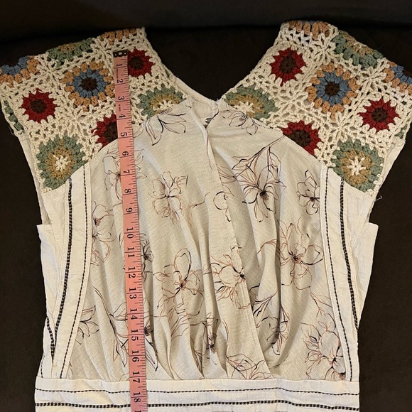 Buckle fancy gimmicks brand shirt with crochet style shoulder and snap closure - Picture 3 of 6